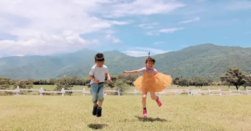 台東景點推薦│大人小孩都超愛的初鹿牧場！餵動物吃牧草、拍網美照♥ 園區餐廳也好吃唷：)