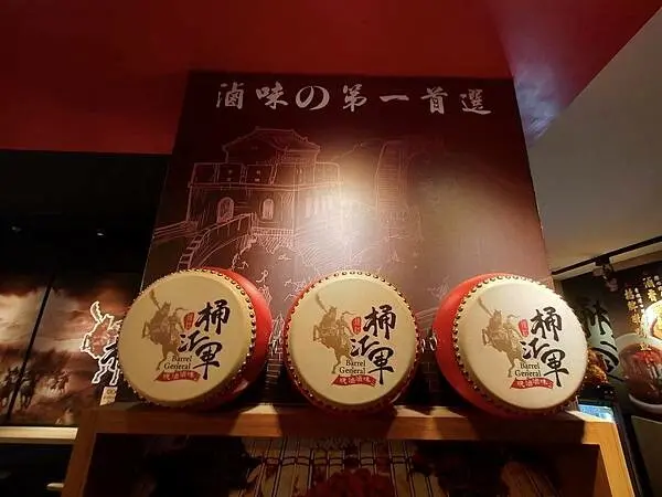 新北鶯歌~南雅夜巿桶江軍~第一首選的現滷滷味~各式食材標價清楚~歡迎內用~夏天有冷氣喔~