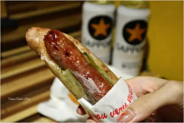 [高雄新興]六合夜市 盛奕大腸包小腸｜五種口味糯米腸，搭配靈魂醬汁及多樣配菜