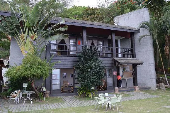 月光小棧~~優雅日式建築裡一探電影拍攝場景．看海看展品咖啡的好地方