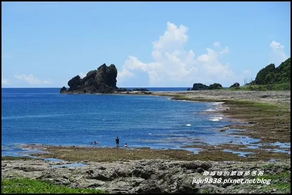 蘭嶼。機車環島趴趴走(一）雙獅岩。龍頭岩。軍艦岩。情人洞