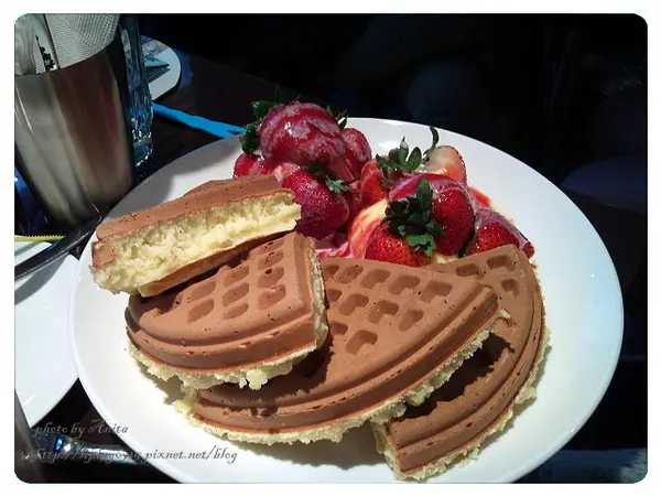 [食記]人聲鼎沸的 - 台北站前。咖啡弄