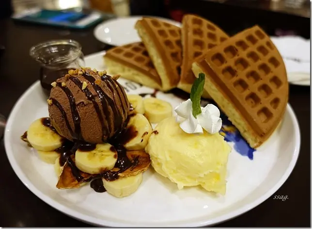 【台北】咖啡弄(站前店) Coffee Alley 鬆餅完全不行