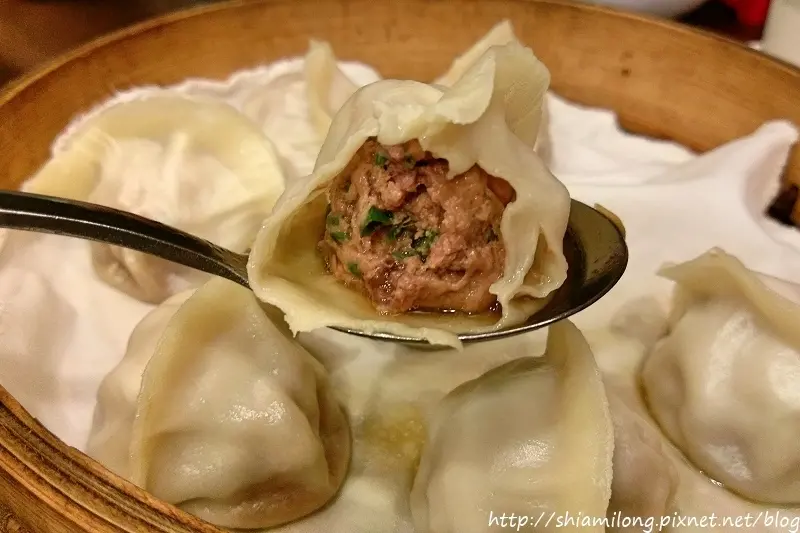 【高雄】楠梓區 ★ 北平楊寶寶蒸餃 + 很夯的一間蒸餃店，人氣爆錶了啦~