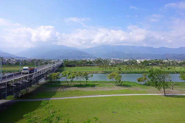 【宜蘭市區】宜蘭河濱公園、津梅棧道、慶和橋、觀景臺 - 開闊優美，宜蘭河流水潺潺，綠意盎然的免費戶外景點/露天景點/親子景點