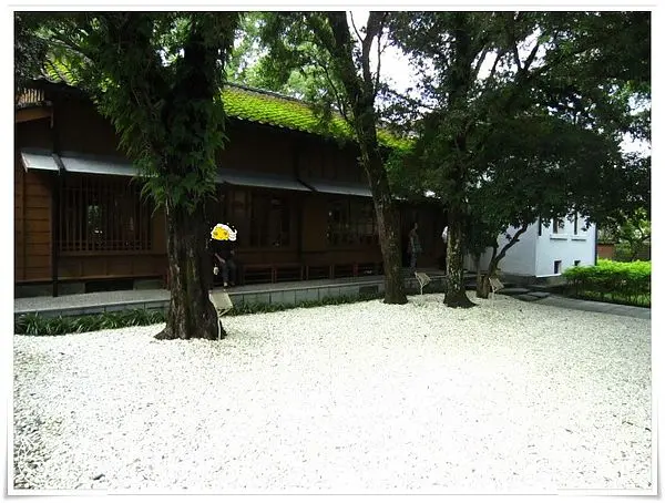 【星羽愛玩樂-宜蘭】小巧莊嚴羅東天主堂，東西洋交錯精美建築~羅東北成天主堂+宜蘭設治紀念館。