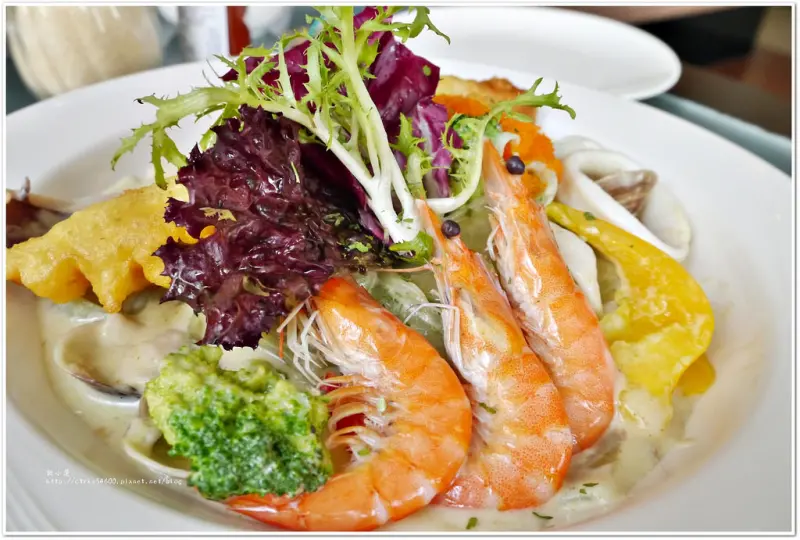 【高雄】NEW HOUSE歐風新食館‧北義式奶油海鮮義大利麵好威啊(搖旗吶喊)