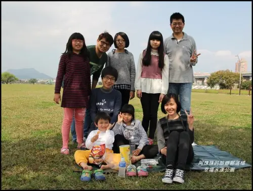 新北。大年初二幸福水漾公園騎單車。餵羊咩咩。漫步。一起曬幸福~~