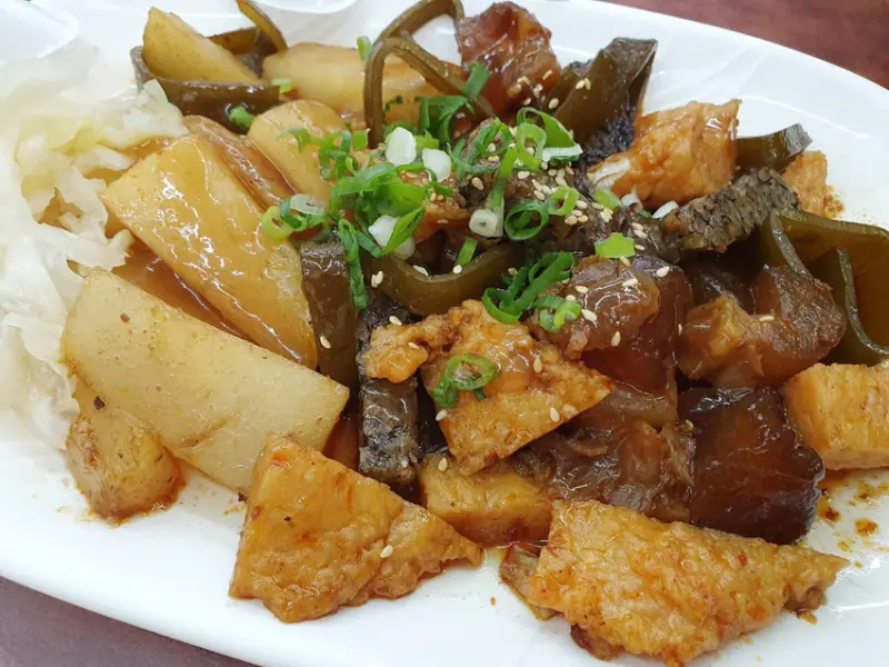 【高雄小吃】金典麵點王 小資午餐 必點麻辣滷味最厲害 排隊店