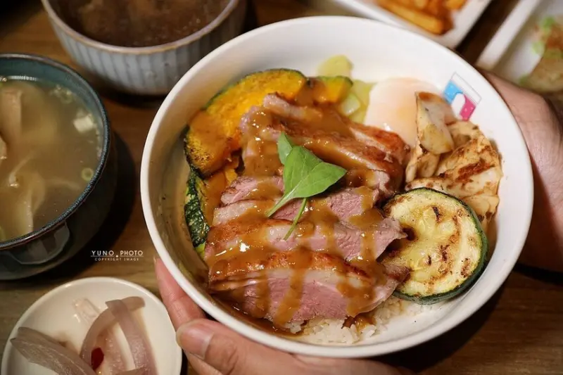 台中市南屯區全台唯一法式丼飯！低溫烹調爐火直烤 創新美味 超值享受 最親民的法式料理在法丼