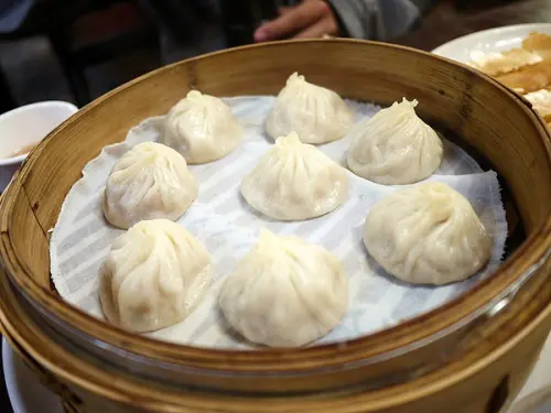 【食記】台北*基隆路(近通化街)。會爆湯的明月湯包