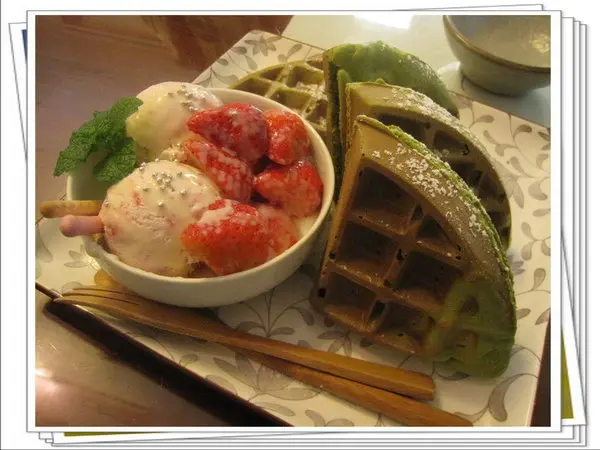 台中食記在「明森宇治抹茶」和R星人的抹茶草莓鬆餅之約！