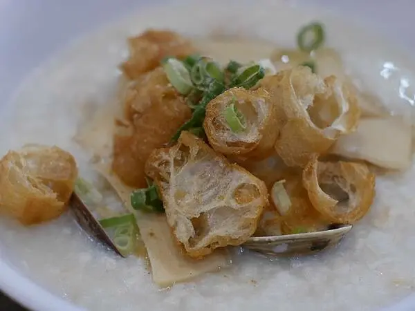 【2023最新】萬華廣東粥必吃推薦！德興廣東粥超豐富口味，細絲滑順營養美味