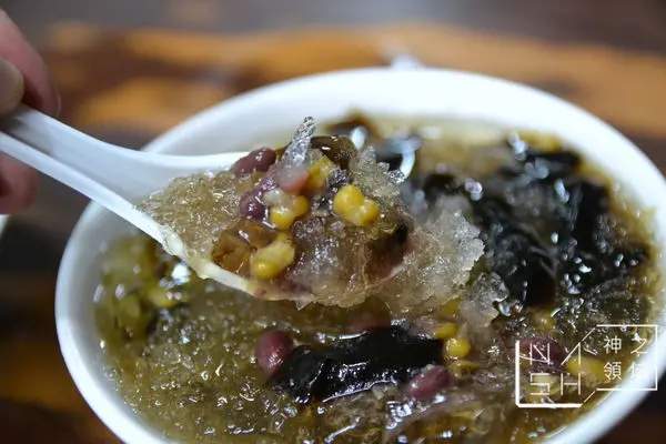 [高捷高雄火車站美食] Nash 吃 鄧家特製粉圓冰 25元一碗的巷弄冰品