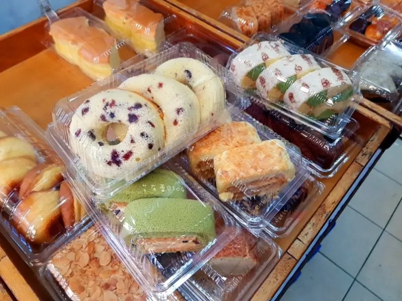 《高雄美食》甜子烘焙坊❤高雄超值伴手禮！熱銷款~雪菓子&拿破崙千層派｡