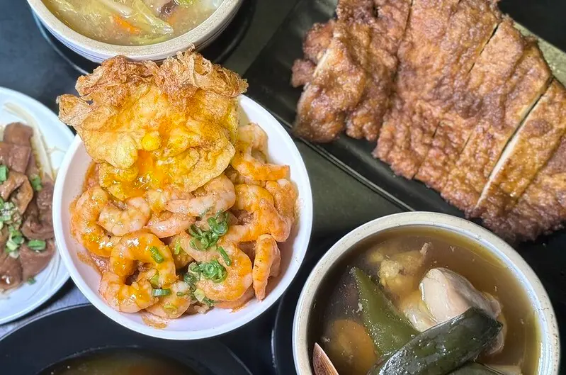 北門捷運站小吃！北門蝦仁飯煲湯，炸彈荷包蛋搭配蝦醬蝦仁飯，絕對讓你愛不釋口。