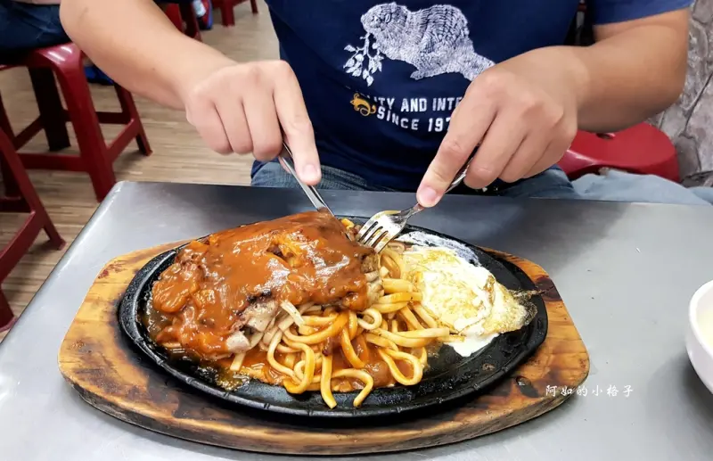 高雄夜市牛排人氣王~牛小弟牛排