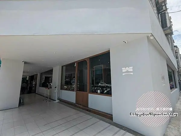 台北中山-[萬客什鍋 長安東店] 近松江南京站10分鐘，現代風格極簡白色木調質感，多種飲料霜淇淋吃到飽，限定台味特色蝦仁飯與麻糬冰，石頭火鍋人氣排隊名店新開幕