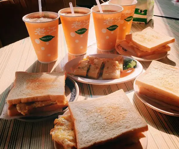 │食記│高雄/老江紅茶牛奶✨老字號的早餐店&消夜好選擇
