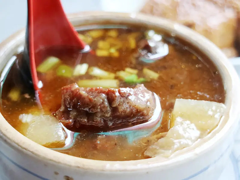 【高雄新興】老李排骨酥湯。南華市場從小吃到大的老味道 捷運美食