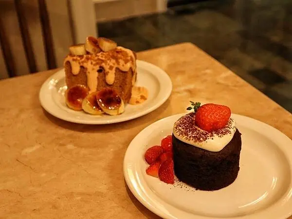 RAN CAFÉ｜藝廊般的歐式古典風格咖啡廳，甜點高水準呈現！｜高雄前金