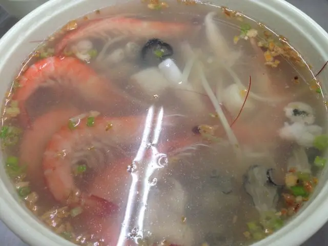 [食記] 高雄新興 排隊不是沒有道理的 香味海產粥