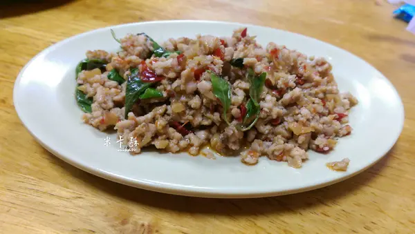 【高雄/食﹡新興】巷弄隱藏版平價美食．新興市場泰美味．泰國料理現炒小吃店