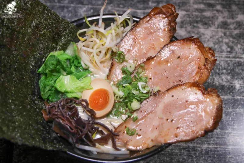 日式職人濃郁豚骨湯頭之富士達人日本拉麵，堅持手作與新鮮熬煮食材料理 x 捷運美食 - 跟著尼力吃喝玩樂＆親子生活