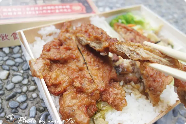 台北 ▌三峽老街美食推薦：東道飲食亭，超好吃排骨飯便當&古早味珍奶