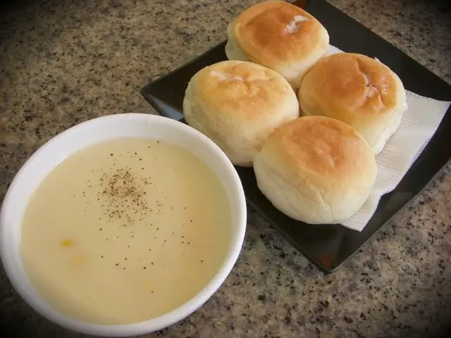 (美食~高雄)芳其牛排館~老字號家庭牛排館，人氣依舊旺!