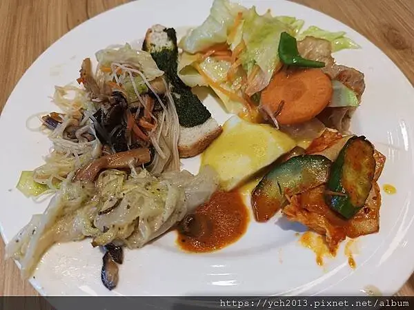 VGest低碳披薩首都松山店，蔬食下午茶吃到飽