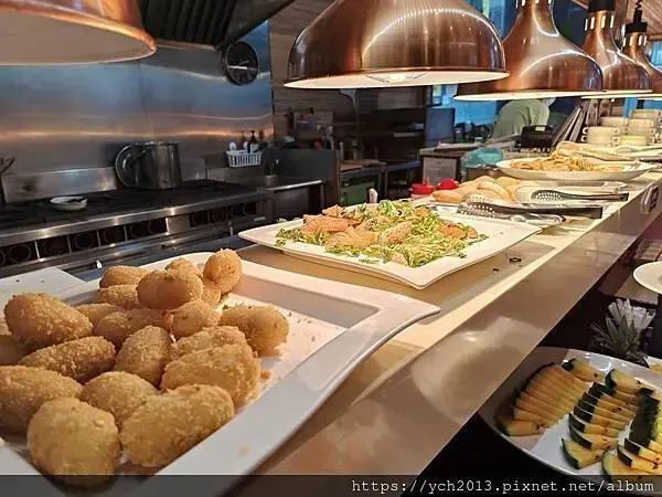 VGest低碳披薩首都松山店，蔬食下午茶吃到飽