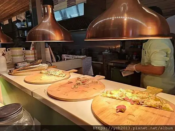 VGest低碳披薩首都松山店，蔬食下午茶吃到飽