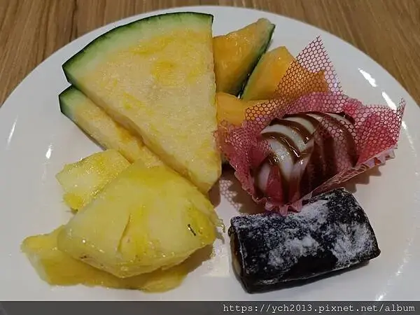 VGest低碳披薩首都松山店，蔬食下午茶吃到飽