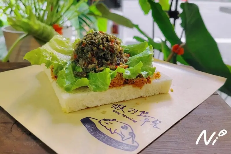 [嘉義東區]懶的想早餐。許願成真「新上市」特製皮蛋辣醬肉鬆烤三明治! #東市場早餐