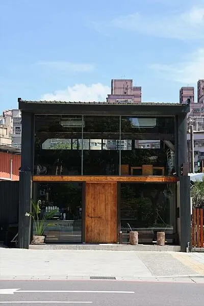 汐止新開幕工業風咖啡廳 冰心巴斯克、松露薯條