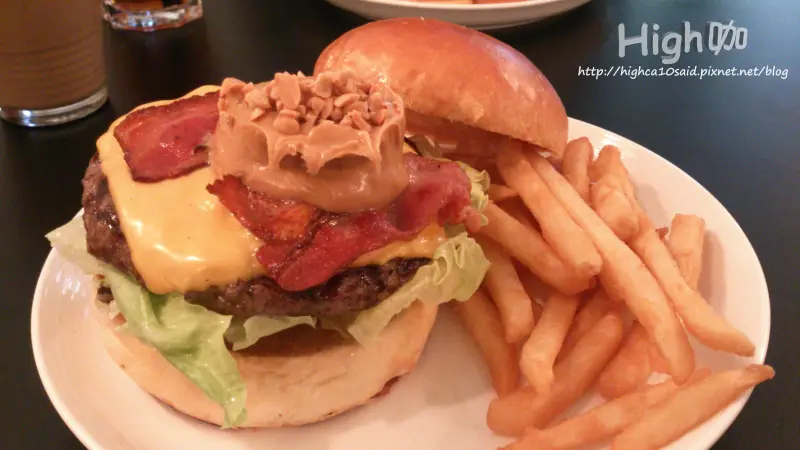 [食記] 台北信義．Awesome Burger 澳森漢堡，狂滴汁漢堡兒