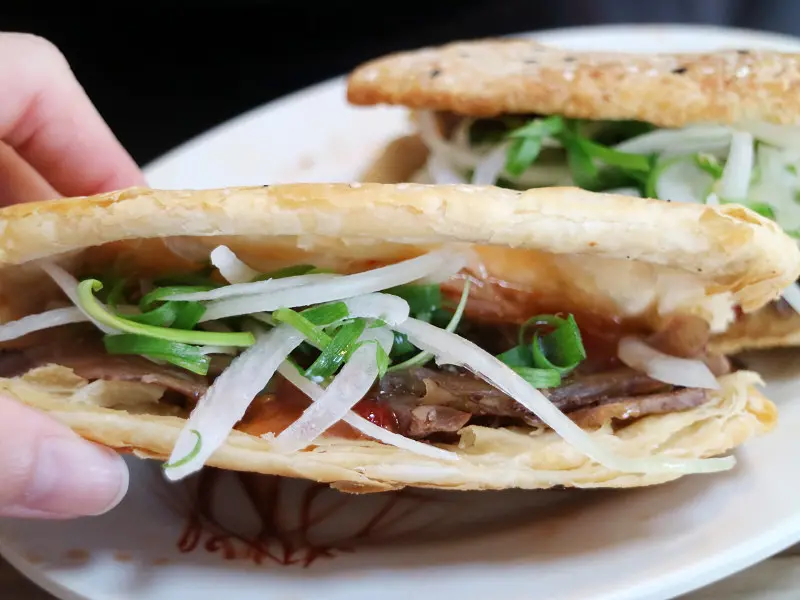 【岡山美食】源坐羊肉店│激推羊肉燒餅一吃就愛上了