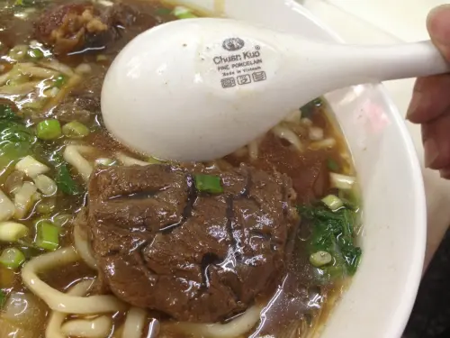 <小吃>大牛牛肉麵-紅燒湯頭大碗滿意~撐破肚皮也要吃              