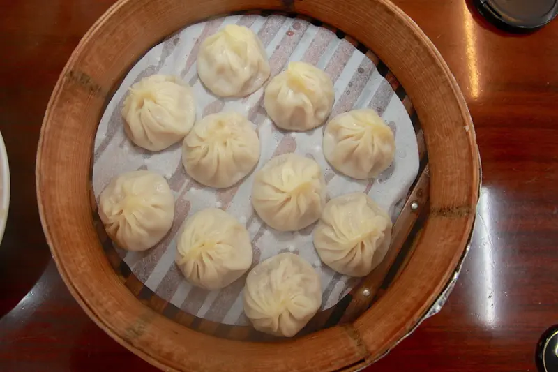 吃。高雄|苓雅區| 文化中心美食。很適合居家聚餐，整體餐點口感美味定價合理「華饌精緻麵食館」。