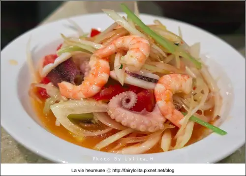 《北市信義區♥食記》武鼎越豐越式美食。巷弄內人氣排隊店，夏日開胃的清爽滋味