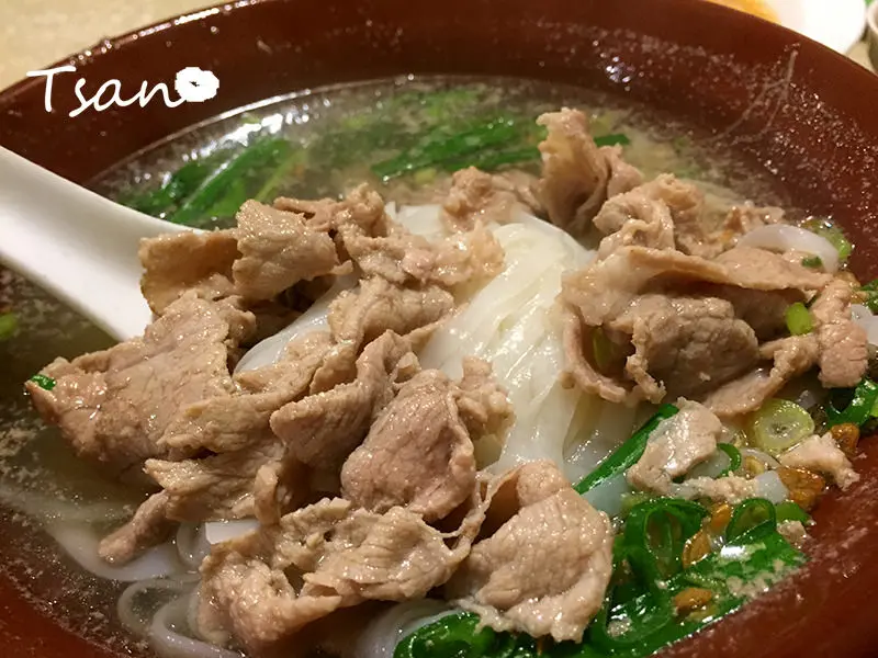 【台北。市政府站】武鼎越豐越南麵食館。上班族心目中的第一名。信義區超人氣巷弄平價美食