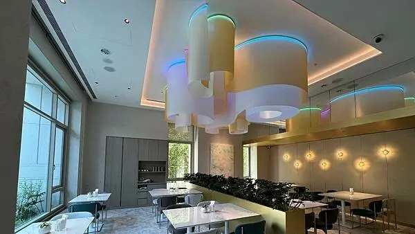 高雄美食【AW Café 冬日極光咖啡廳⁣】三民區／早午餐／下午茶／紫蘇雞尾酒蝦鄉村麵包／好喝的巧達濃湯／手作現煎冰淇淋餅皮／法國Alain Milliat夏多尼白葡萄汁((附菜單 - 壽司羊 的 美