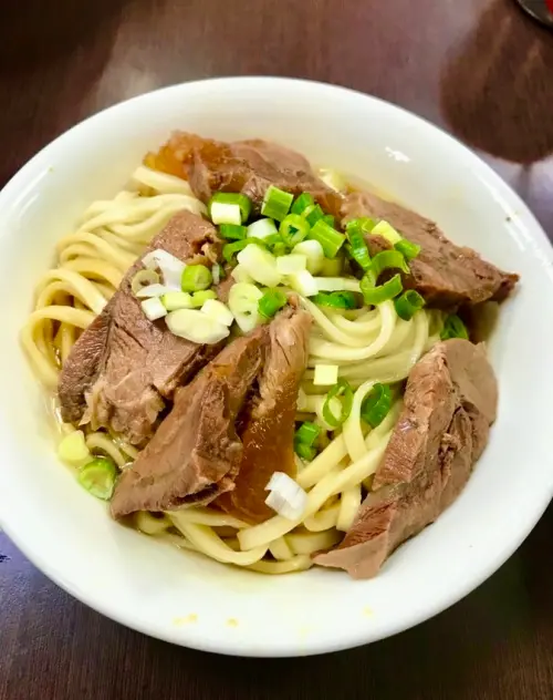 【牛肉麵】【高雄鹽埕】港園牛肉麵，簡單傳統的好滋味