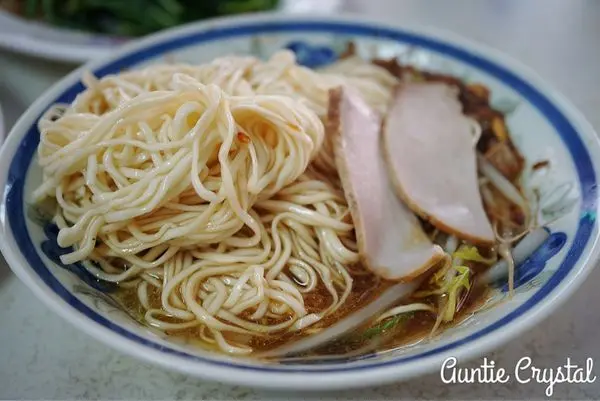 【高雄美食推薦】鹽埕區必吃美食 堀江麵店 古早味乾麵 香得不得了甘蔗燻雞 小菜也都好美味推薦！(小吃 老店)