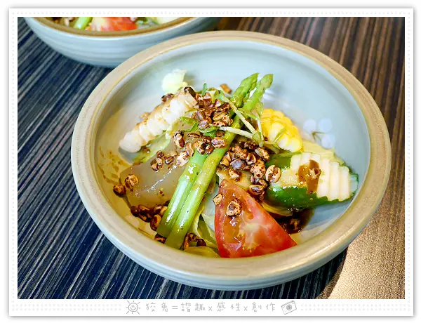 [高雄食記] 寬心園精緻蔬食料理‧高雄愛河店~再訪也讚嘆！獲獎無數的素食龍頭品牌！五彩栗子燒&元氣鮮菇鍋！