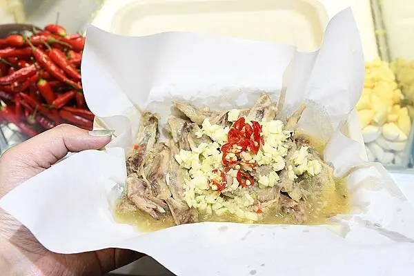 高雄市三民區最新、最夯、超級邪惡系的涮嘴美食報給你知道【大佬嗶】道地港味不必搭飛機，香港道地小吃，高雄夜市找的到