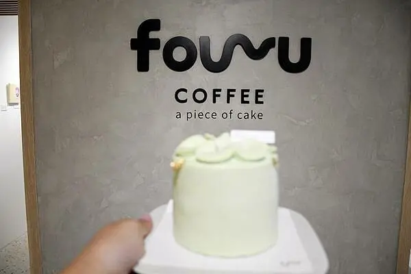 高雄市三民區莫蘭迪舒服的配色，主打4吋蛋糕、台灣特色咖啡的不限時咖啡廳【Four U Coffee】結合藝術風格，讓你我徹底感