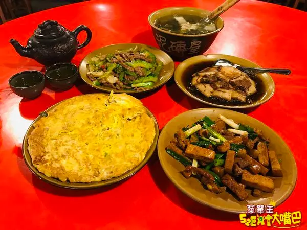 新竹北埔美食客家菜》泥磚屋菜單價位大公開！百年老古厝享用平價又道地的客家料理～北埔老街必吃美食小吃餐廳推薦。