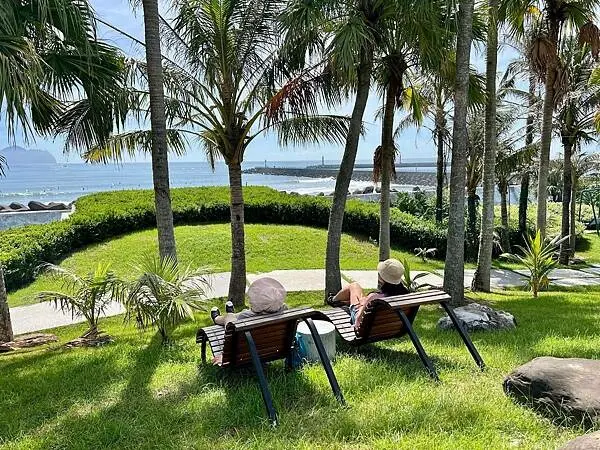 不出國也能享受！宜蘭頭城凱渡飯店全台唯一戶外海水泳池，水上樂園巴里島度假氛圍。